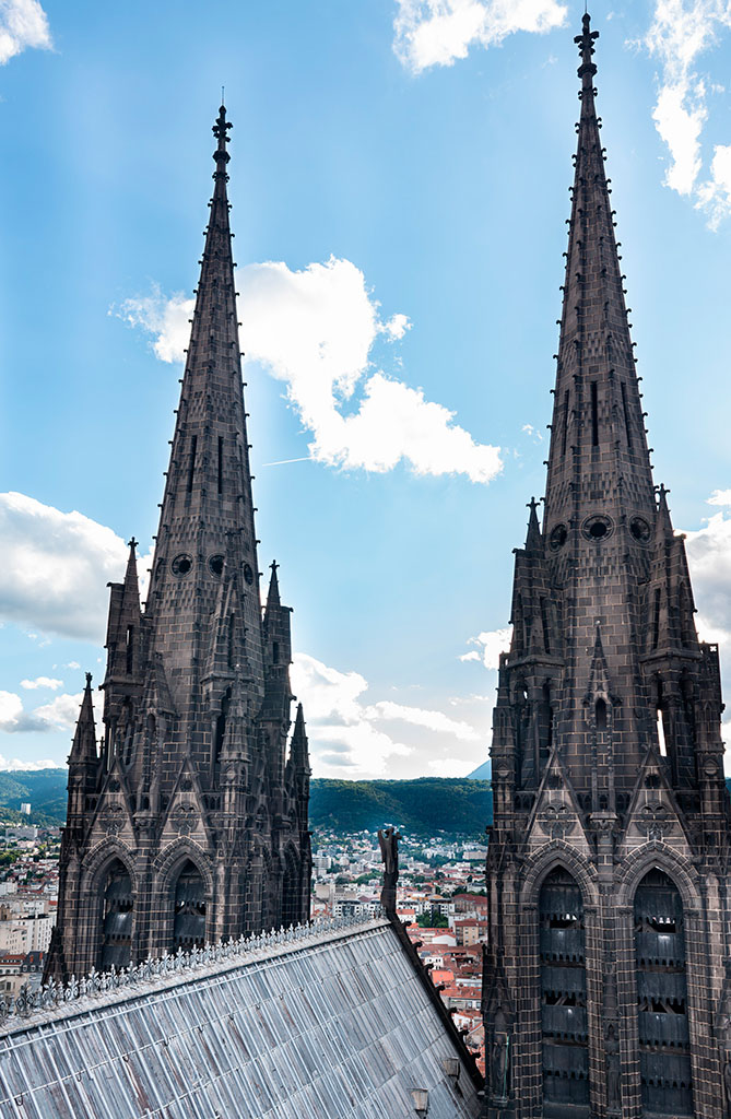 Cathédrale Notre-Dame-de-l'Assomption, Clermont-Ferrand, les tours vues du toit.
