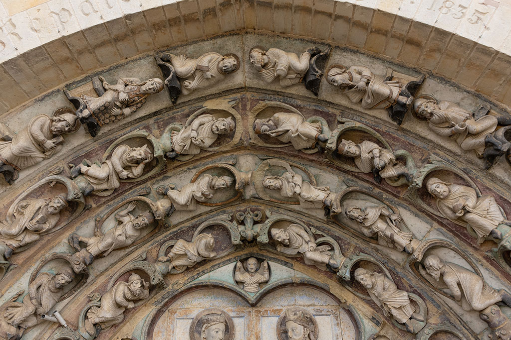 Cathédrale de Senlis, portail médiéval polychromé de la façade ouest.