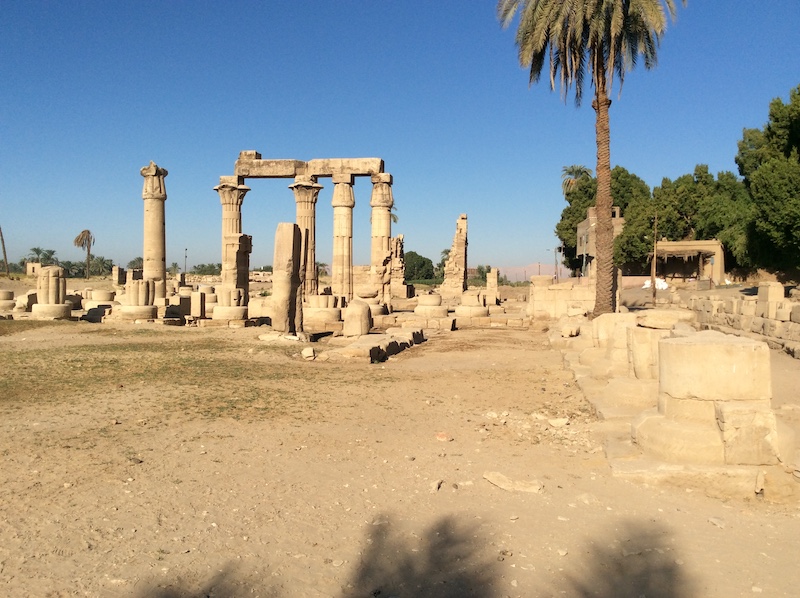 Temple et porte de Tibère